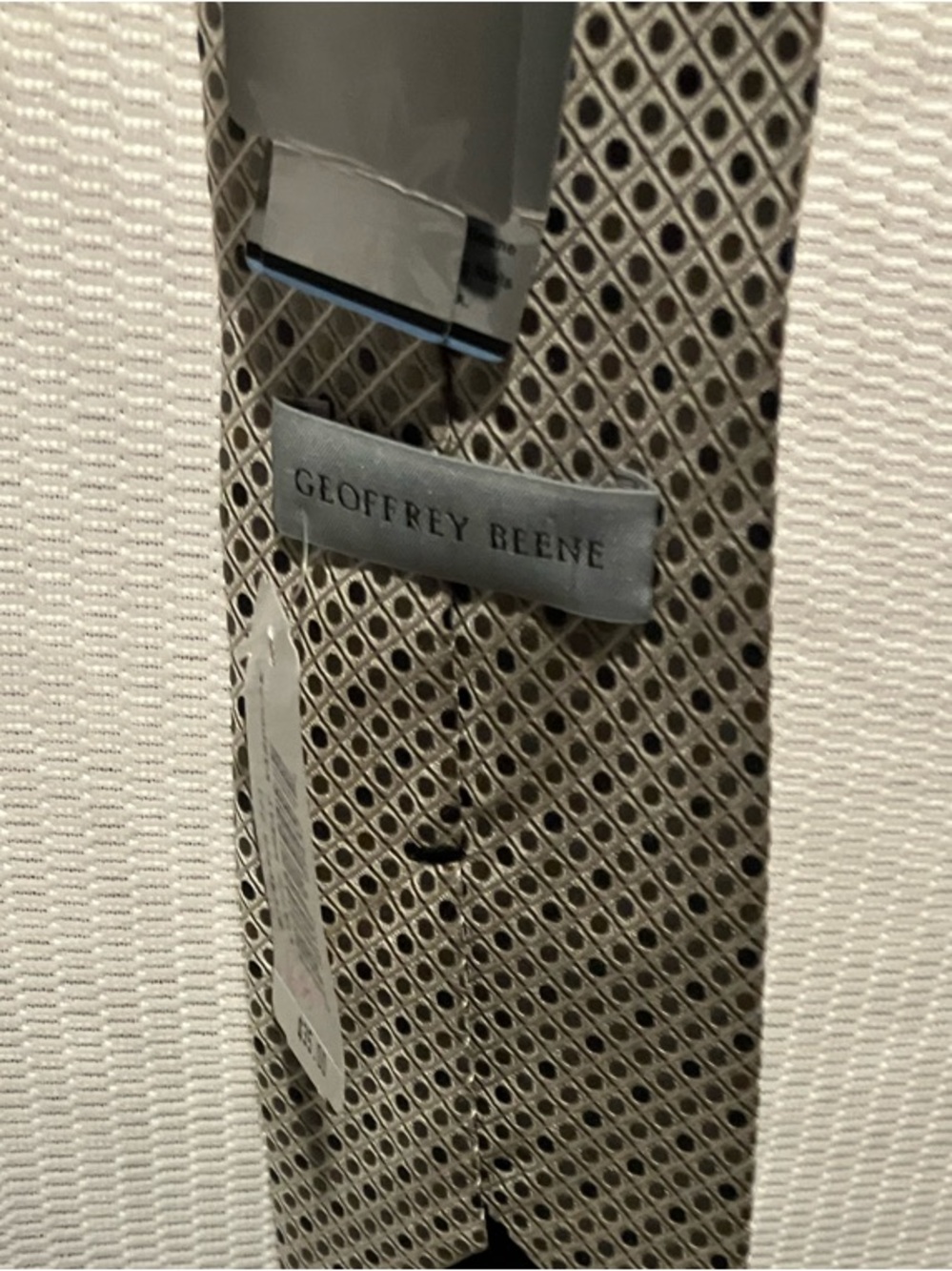 Geoffrey Beene Silver Taupe Geometric Silk Necktie - Picture 4 of 7